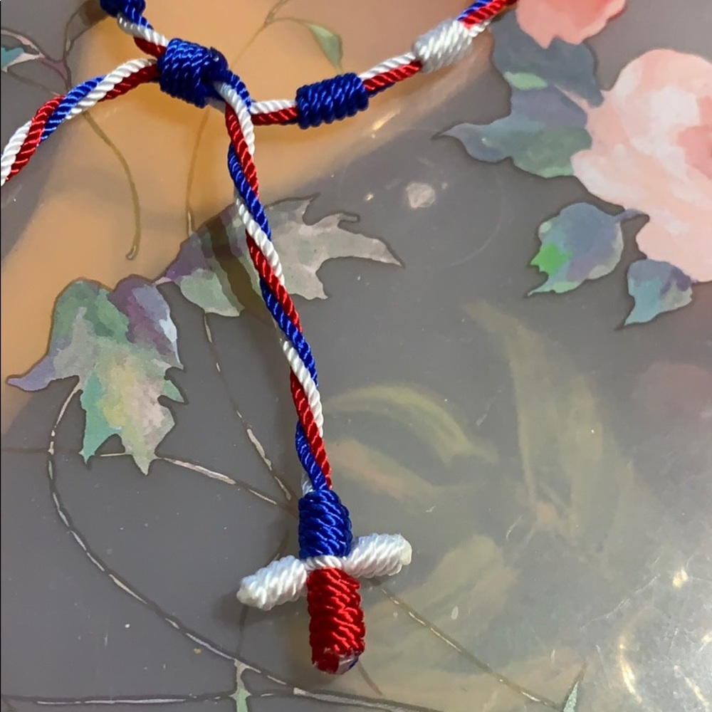 Thread bracelet - Picture 2 of 3